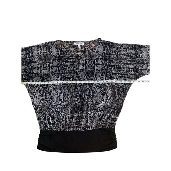 Jennifer Lopez Womens Small Snake Print Blouse With Keyhole Neckline Small - Picture 7 of 13